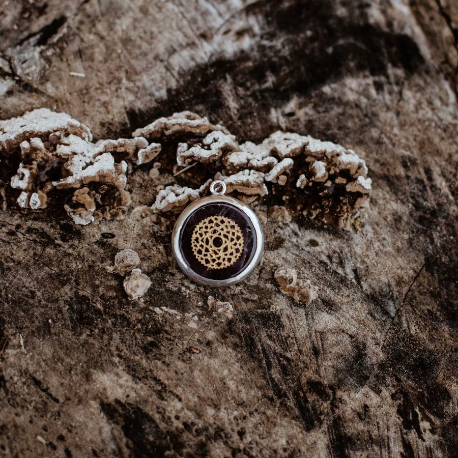 Crown chakra amulet with gold engraving on amethyst